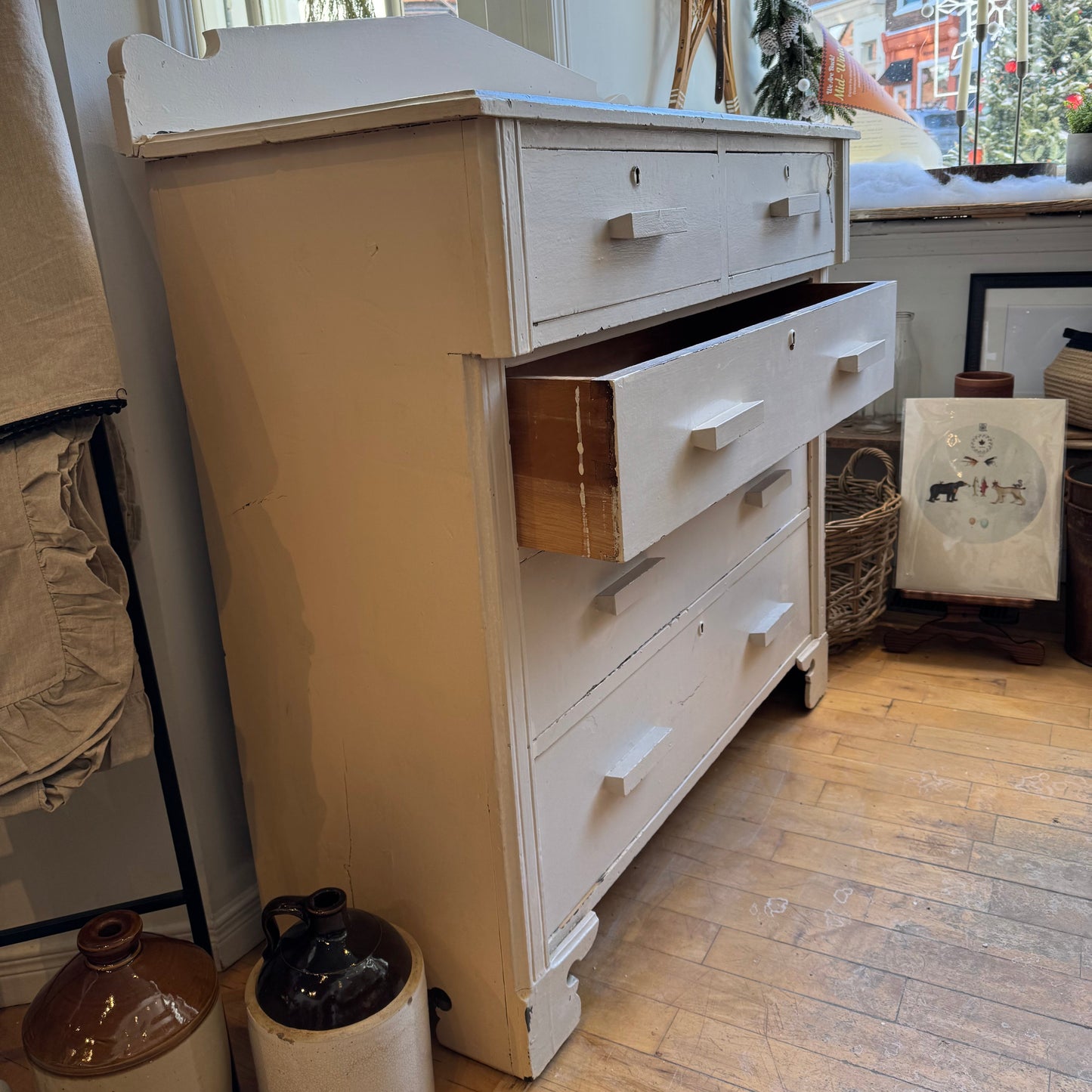 Vintage White Dresser - 5 Drawers