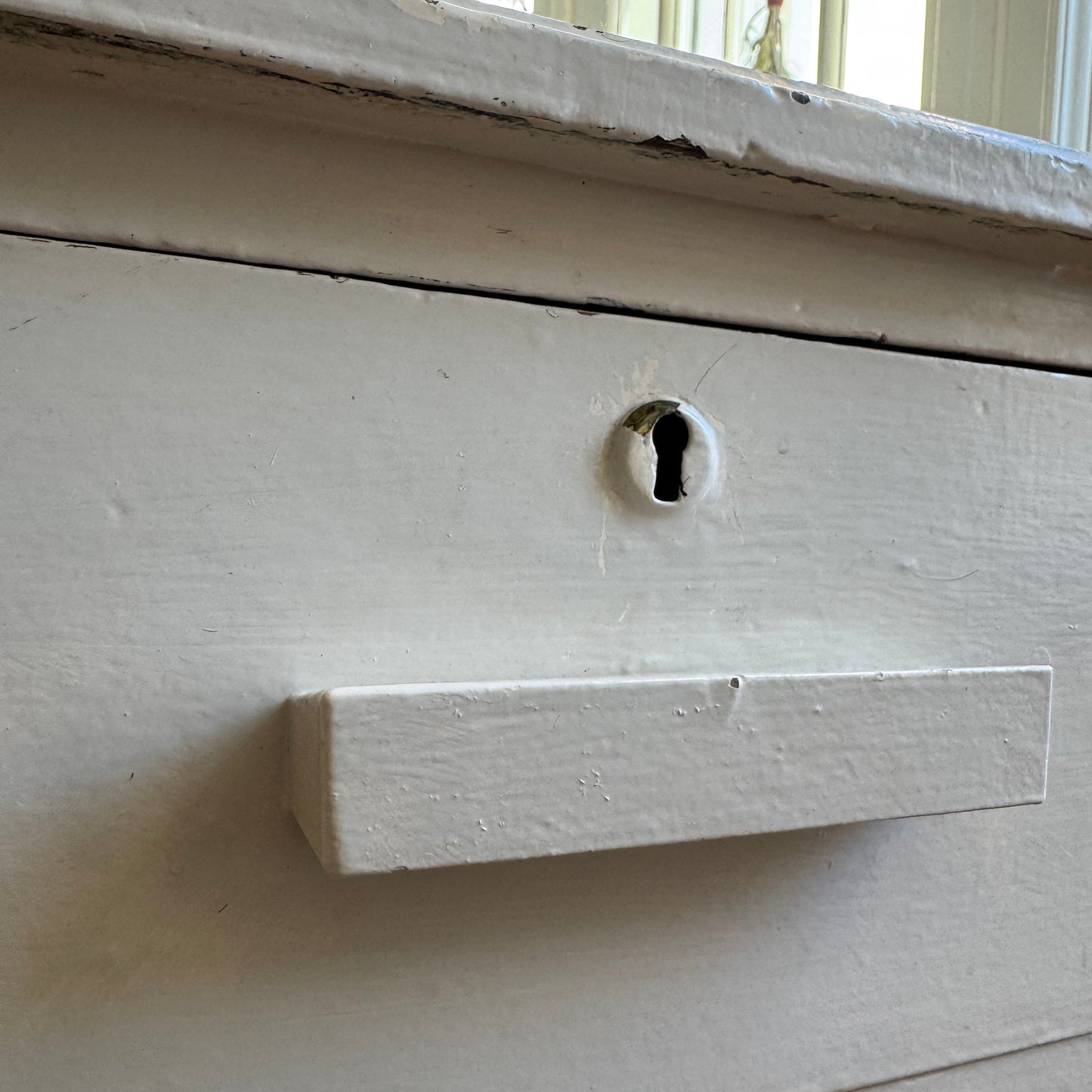 Vintage White Dresser - 5 Drawers