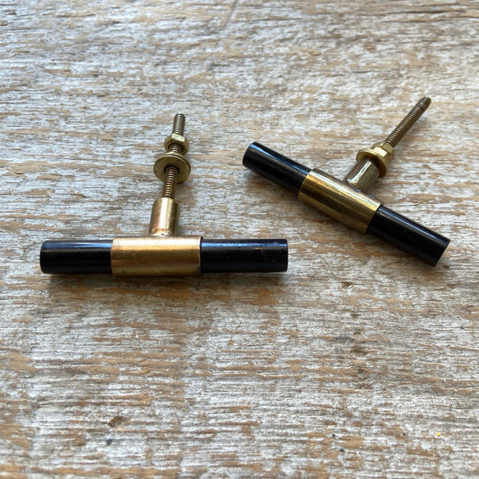 Knob: Gold Black Pull