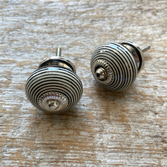 Knob: Round Black/White Stripe