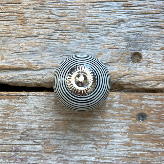 Knob: Round Black/White Stripe